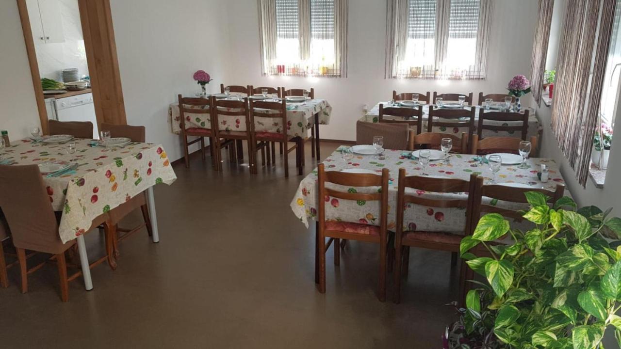 Sobe Mrak Bed & Breakfast Бйеловар Екстериор снимка